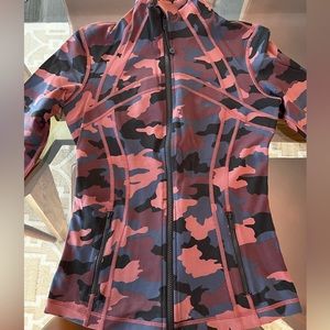 Lululemon camo jacket size 6